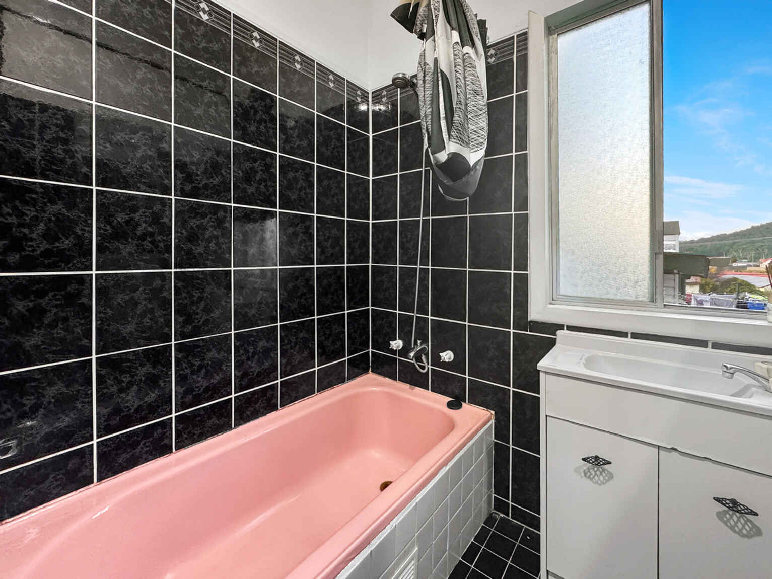 6 Fourth Street South Littleton Lithgow